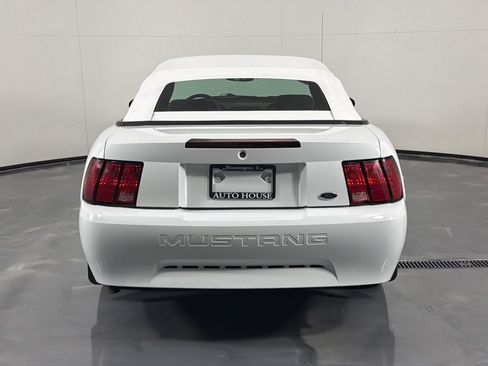 Used 2002 Ford Mustang Convertible RWD image 15