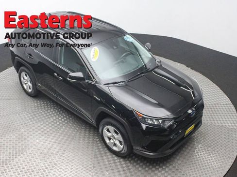 Used 2021 Toyota RAV4 LE image 3