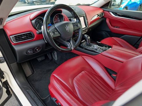 Used 2019 Maserati Levante image 19