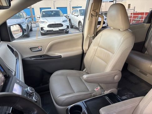 Used 2015 Toyota Sienna AWD image 14