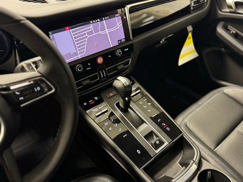 Used 2026 Porsche Macan AWD/4WD image 19