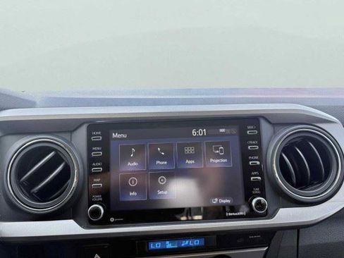 Used 2022 Toyota Tacoma SR5 RWD image 27