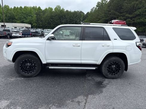 Used 2022 Toyota 4Runner SR5 Premium AWD/4WD image 4