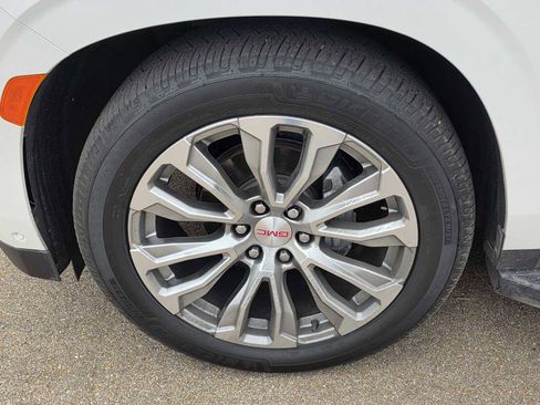 Used 2023 GMC Yukon Denali w/ Advanced Technology Package image 7