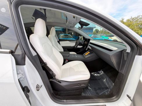 Used 2026 Tesla Model Y Long Range AWD/4WD image 31