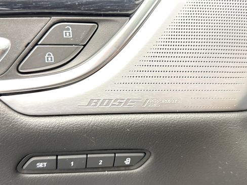 Used 2025 Cadillac XT5 Premium Luxury image 17