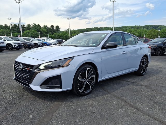 Used 2023 Nissan Altima 2.5 SR AWD/4WD image 3