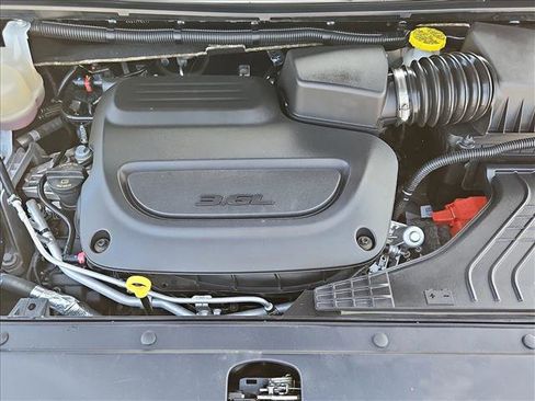 Used 2022 Chrysler Pacifica Touring-L FWD image 23