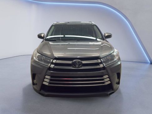 Used 2017 Toyota Highlander Limited image 2
