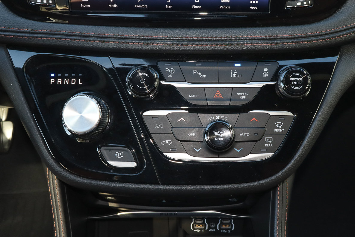 Used 2024 Chrysler Pacifica Pinnacle FWD image 27