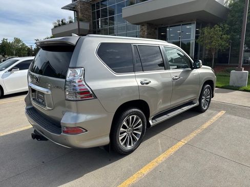 Used 2022 Lexus GX 460 Luxury w/ Accessory Package AWD/4WD image 3
