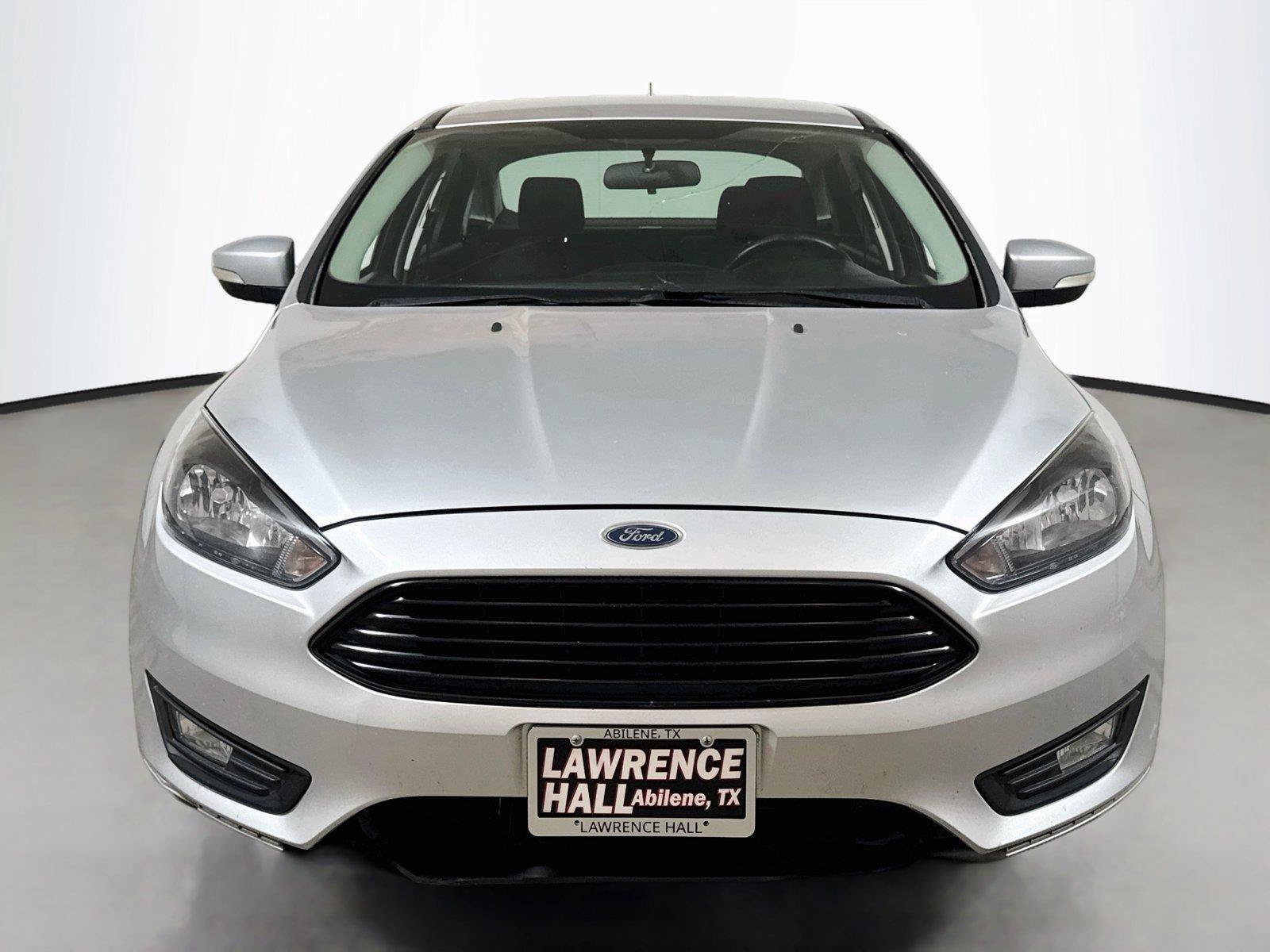 Used 2018 Ford Focus SE w/ SE Appearance Package FWD image 2