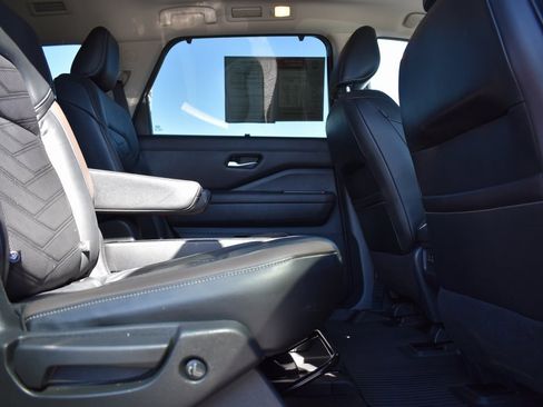 Used 2022 Nissan Pathfinder Platinum w/ Cargo Package image 11