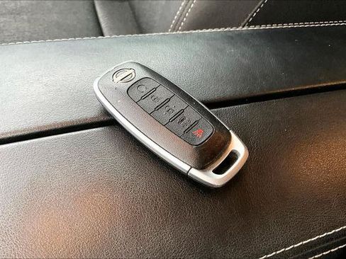 Certified 2025 Nissan Rogue SV FWD image 14