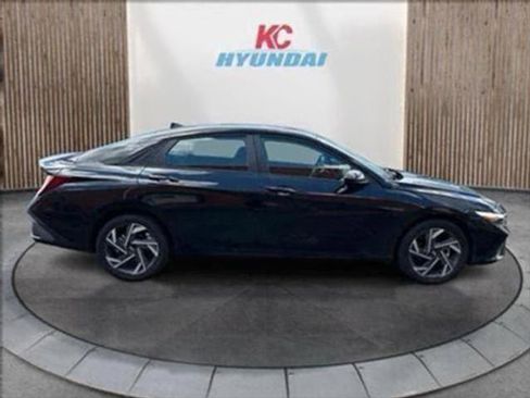 New 2025 Hyundai Elantra Sport image 4