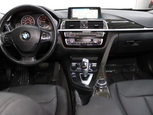 Used 2018 BMW 320i Sedan RWD image 2