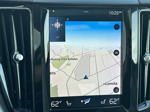 Used 2020 Volvo XC60 T5 Momentum w/ Protection Package Premier image 19