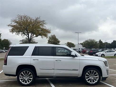 Used 2020 Cadillac Escalade Platinum image 3