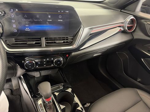 Used 2024 Chevrolet Trax RS image 4