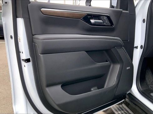 Used 2026 Chevrolet Tahoe High Country image 25