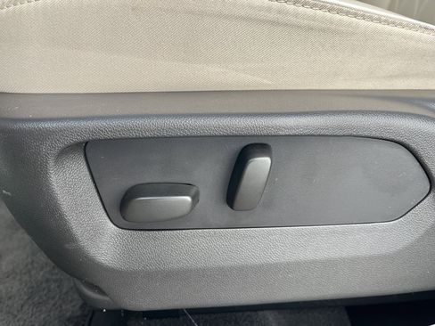 Used 2023 Buick Envision Avenir image 23