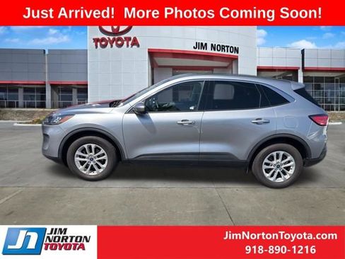 Used 2021 Ford Escape SE w/ Convenience Package image 2