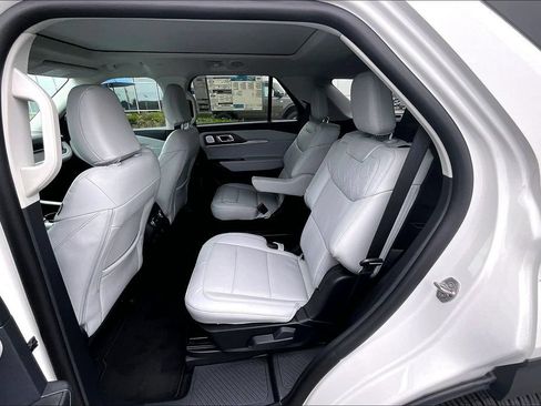 New 2026 Ford Explorer Platinum w/ LUX Leather Package AWD/4WD image 10