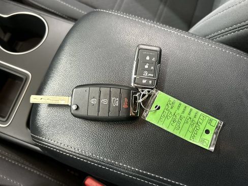 Used 2017 Kia Sorento AWD image 12