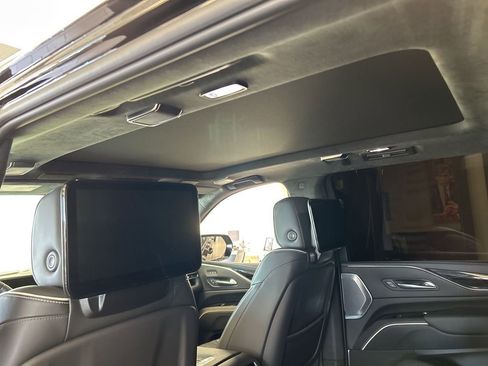 Used 2023 Cadillac Escalade ESV V image 28