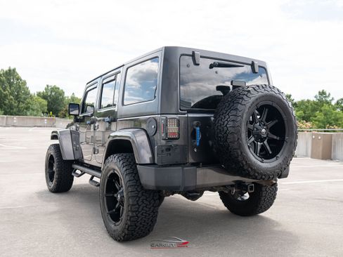 Used 2017 Jeep Wrangler Unlimited Sahara w/ Connectivity Group AWD/4WD image 5