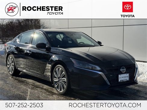 Used 2023 Nissan Altima 2.5 SL image 1