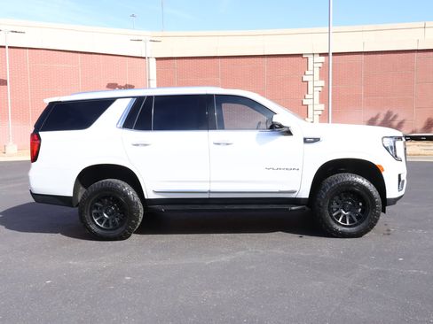 Used 2023 GMC Yukon SLT w/ SLT Premium Package image 37