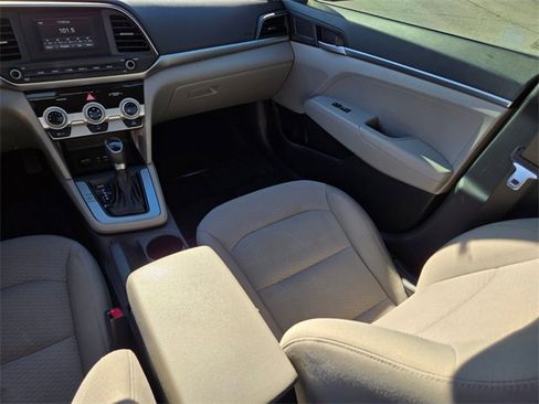 Used 2019 Hyundai Elantra SE image 17
