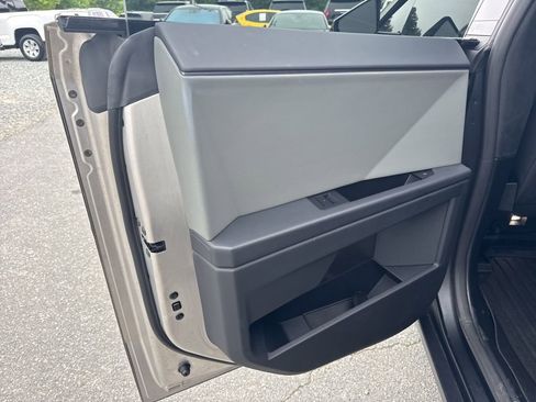 Used 2024 Tesla Cybertruck AWD Crew Cab image 30