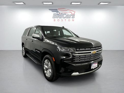 Used 2022 Chevrolet Suburban Premier w/ Premium Package AWD/4WD image 3