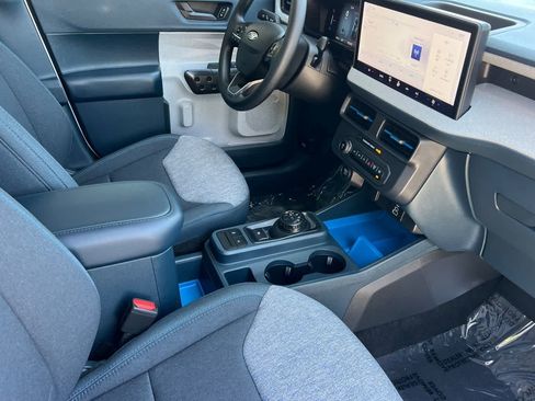 Used 2025 Ford Maverick XLT w/ Equipment Group 302A AWD/4WD image 17