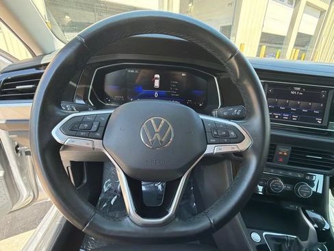 Used 2024 Volkswagen Jetta SE FWD image 27
