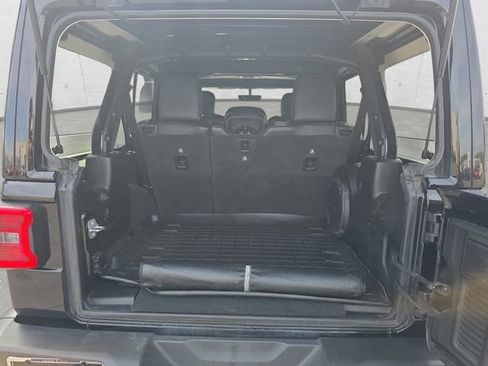 Used 2022 Jeep Wrangler Unlimited Sahara AWD/4WD image 12