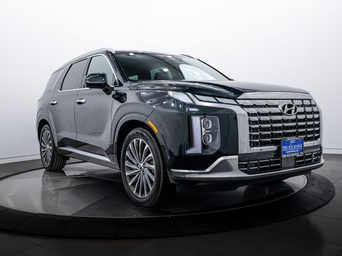 Used 2024 Hyundai Palisade Calligraphy image 2