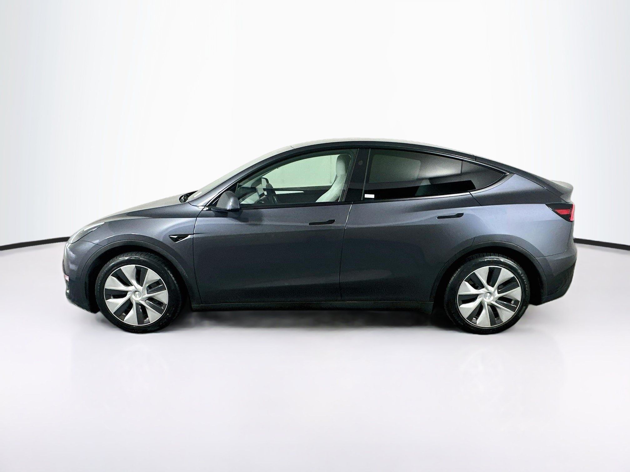 Used 2023 Tesla Model Y Long Range AWD/4WD image 4