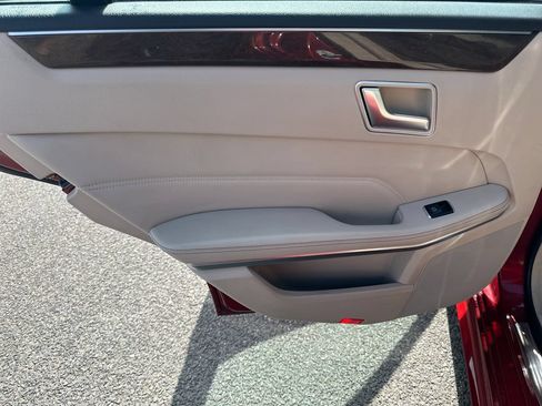 Used 2014 Mercedes-Benz E 350 4MATIC Sedan image 15