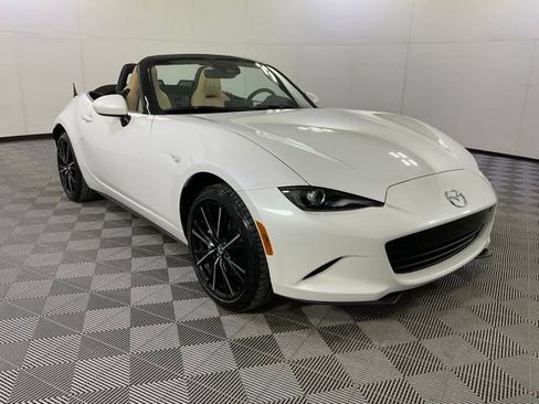 Used 2025 MAZDA MX-5 Miata Grand Touring w/ Weather Package image 3