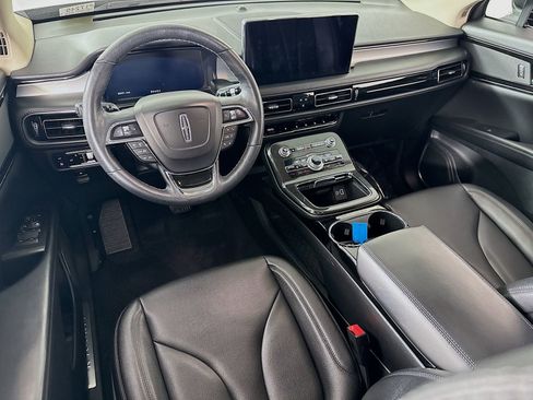 Used 2023 Lincoln Nautilus AWD w/ Premium Package image 18