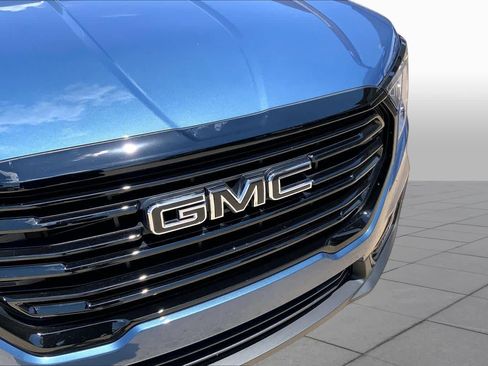 Used 2024 GMC Terrain SLE w/ Driver Convenience Package FWD image 30