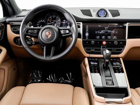 Certified 2025 Porsche Macan image 17