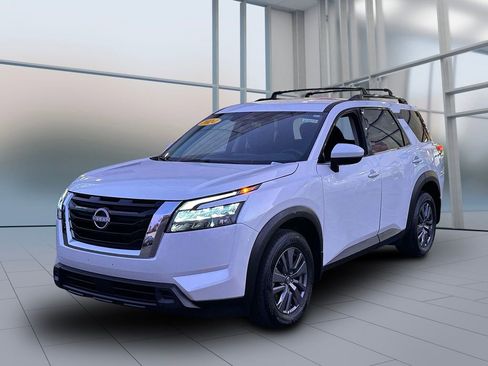 Used 2024 Nissan Pathfinder SV image 4