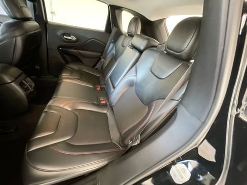 Used 2019 Jeep Cherokee Trailhawk w/ Comfort/Convenience Group AWD/4WD image 22