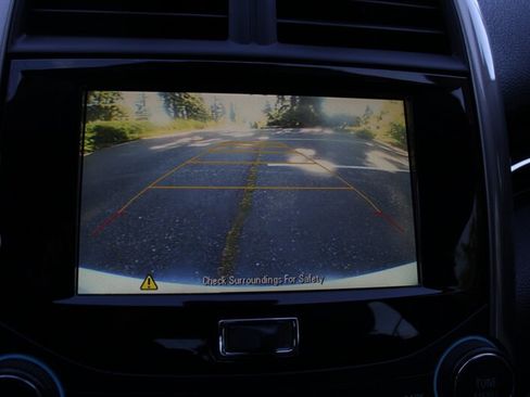 Used 2015 Chevrolet Malibu LT FWD image 9