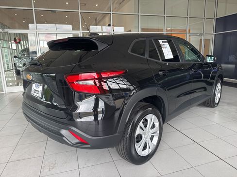 Used 2024 Chevrolet Trax LS FWD image 4