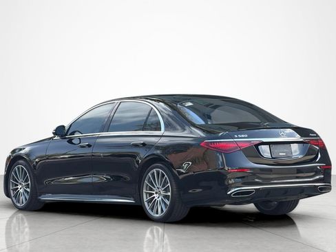 Used 2022 Mercedes-Benz S 580 4MATIC Sedan w/ AMG Line Package image 3